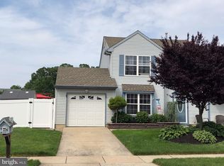 6 Harvest Ln, Sicklerville, NJ 08081