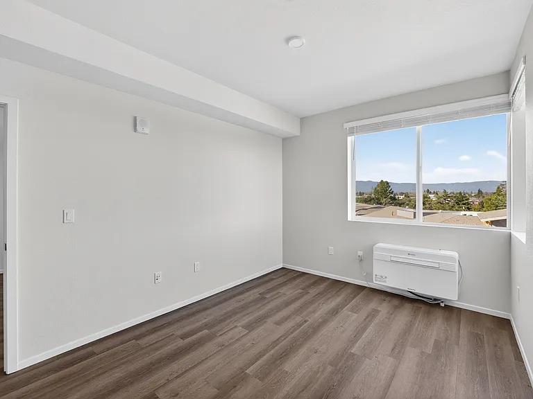 Dry Creek Crossing Apartments — Photo 40