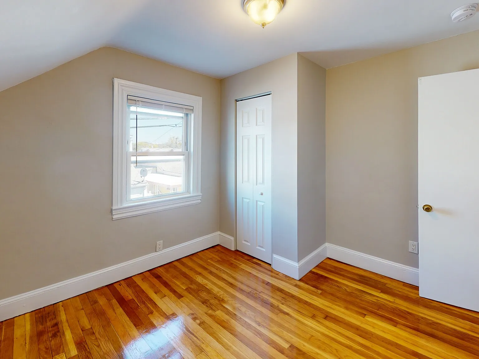 3 bed, 900 sqft, $2,995 — Photo 4