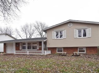 6883 Edgebrook Ln, Hanover Park, IL 60133