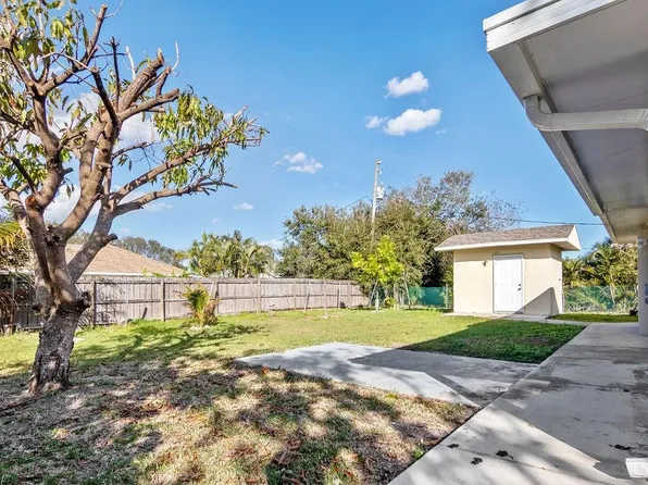 629 SW Lakehurst Drive, Port St Lucie, FL 34983