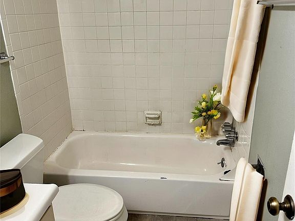 5th image of 1608 Cottonwood Drive #21