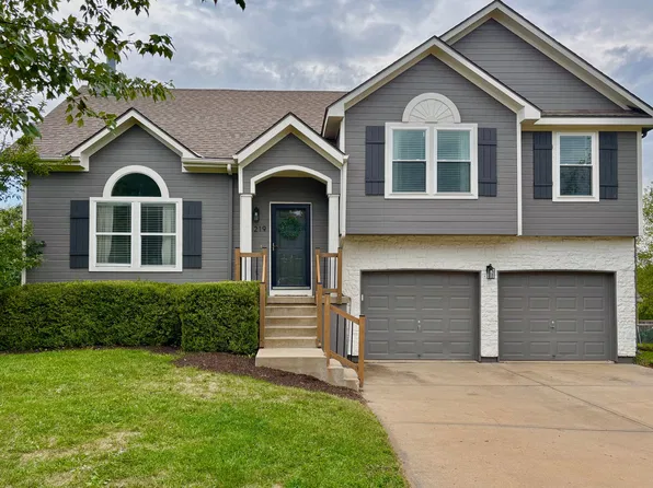 1219 N 1st St E, Louisburg, KS 66053