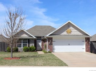 449 NE Debell Ave, Bartlesville, OK 74006