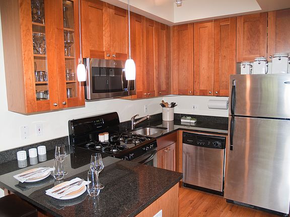 3rd image of 2237 N Lincoln Ave #D-3