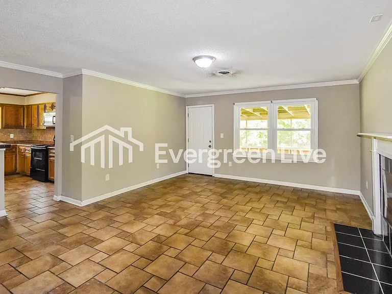 2124 Cottingham Dr — Photo 5