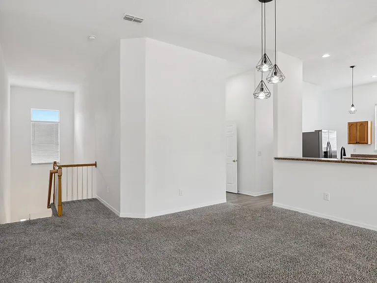 Devon Circle Apartments — Photo 36
