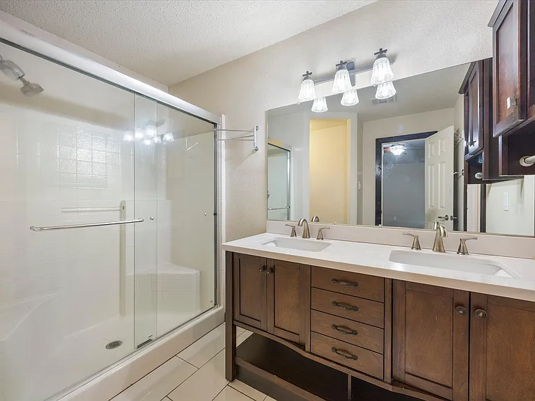 2701 Redwood St — Photo 13