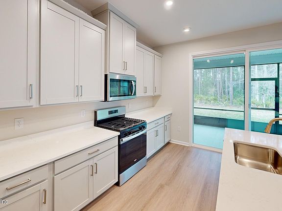 5th image of 222 SPRUCE HILL Point