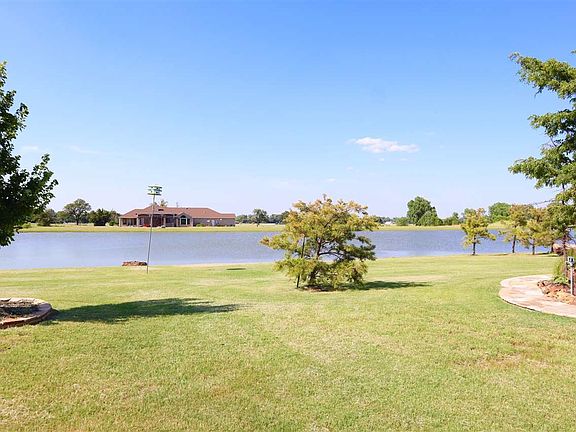 2nd image of 526 Lake Trail Dr