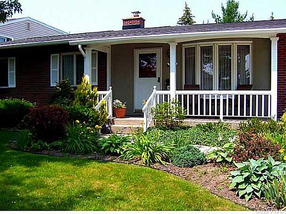2nd image of 60 Halladay Ln