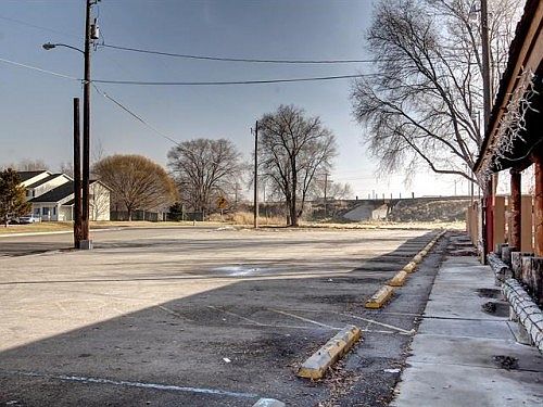4th image of 1911 1st St N