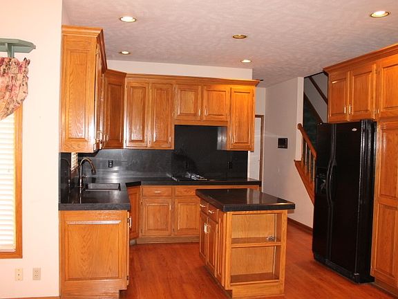 4th image of 2908 N Cypress St