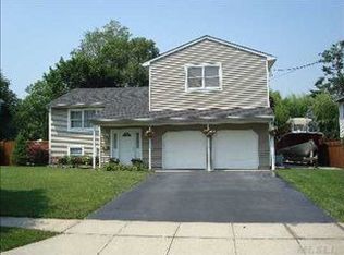 23 Dale Ln, Smithtown, NY 11787
