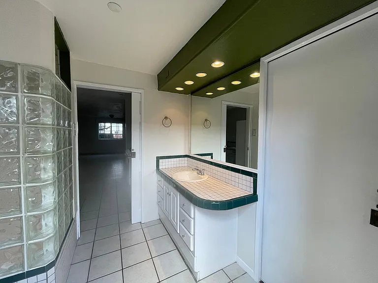 4851 Voltaire St — Photo 14