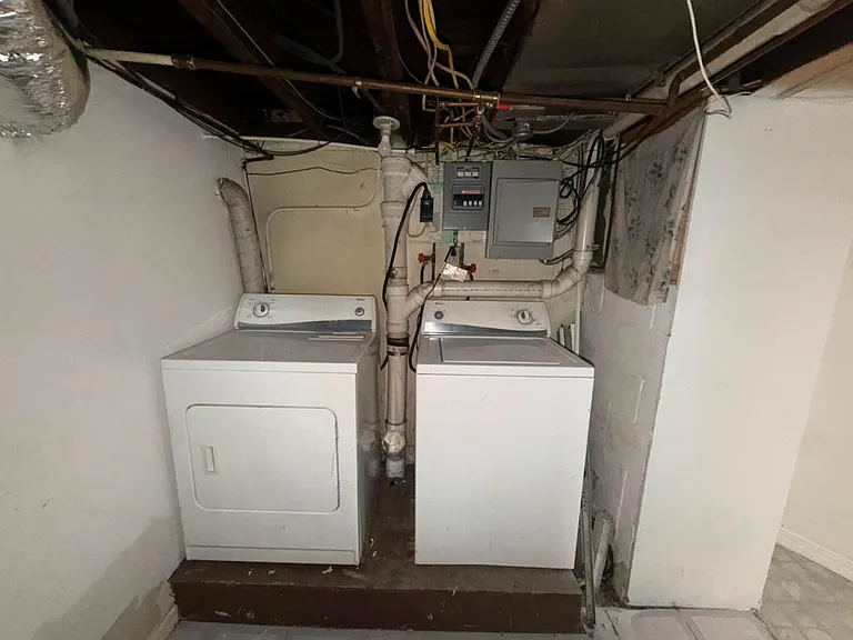 451 E Pearl St — Photo 30
