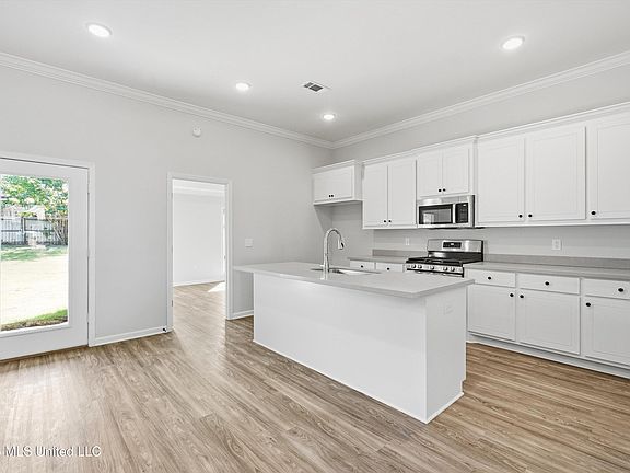 4th image of 533 Stone Brook Pl