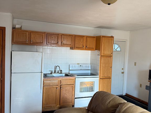 2nd image of 400 Buckley Rd