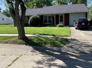 929 Applewood Rd, Fort Wayne, IN 46825