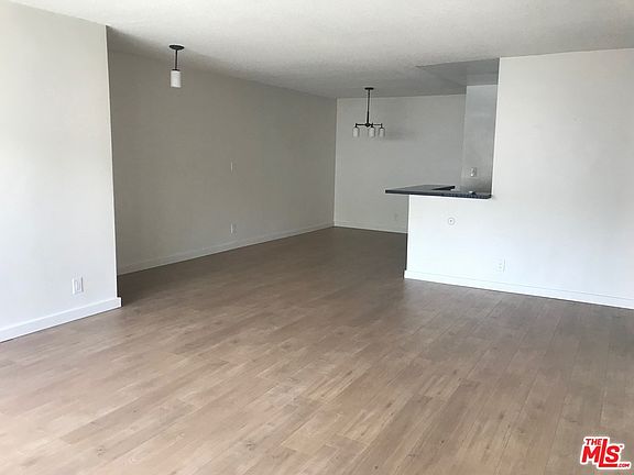 2nd image of 642 W Knoll Dr APT 203