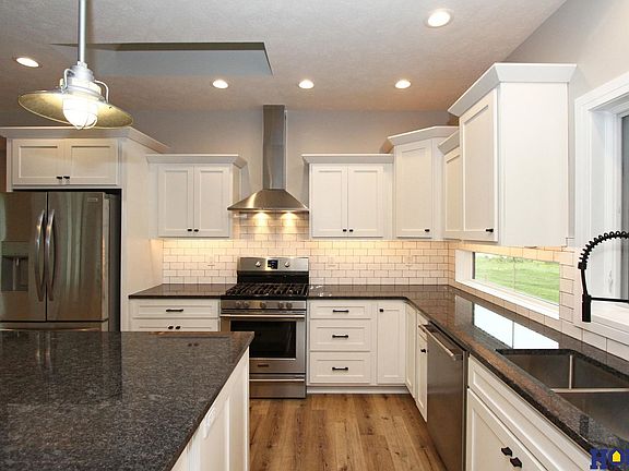 4th image of 120 Goldenrod Ln