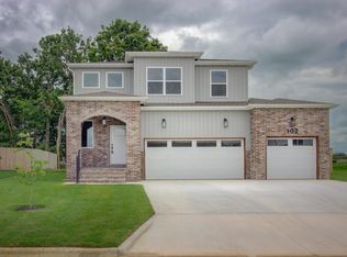 102 E Acacia Cir, Clever, MO 65631
