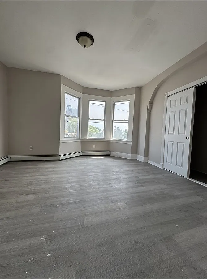 2 bed, 800 sqft, $2,050 — Photo 2