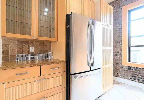 2nd image of 61 W 106th St #1