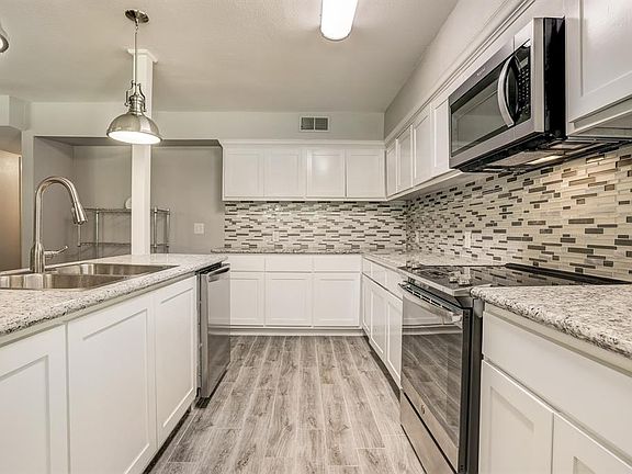 4th image of 1325 Plantation Dr