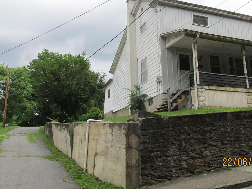 2nd image of 74 Lambert St