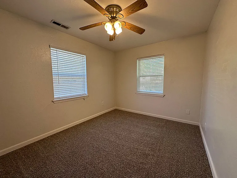 2108 Westchester Dr — Photo 26