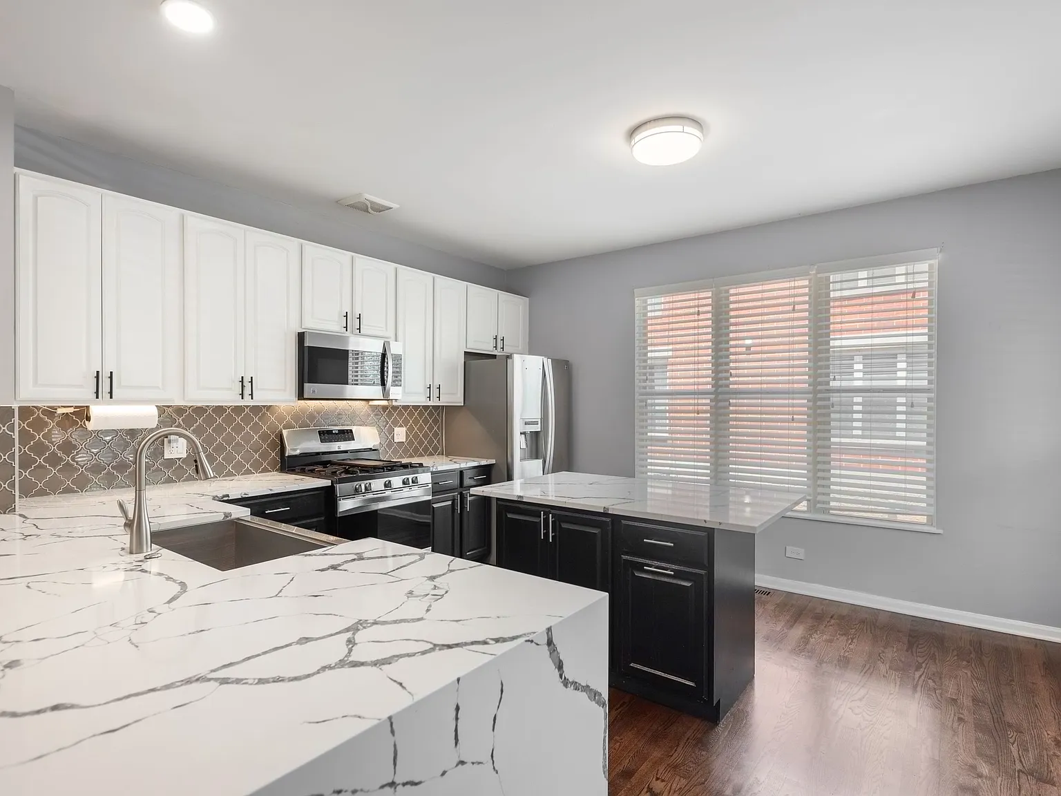 3 bed, 1800 sqft, $3,950 — Photo 3