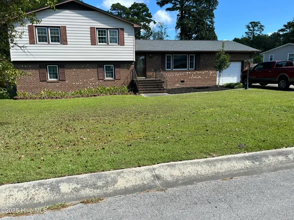 102 Fairway Road, Jacksonville, NC 28546