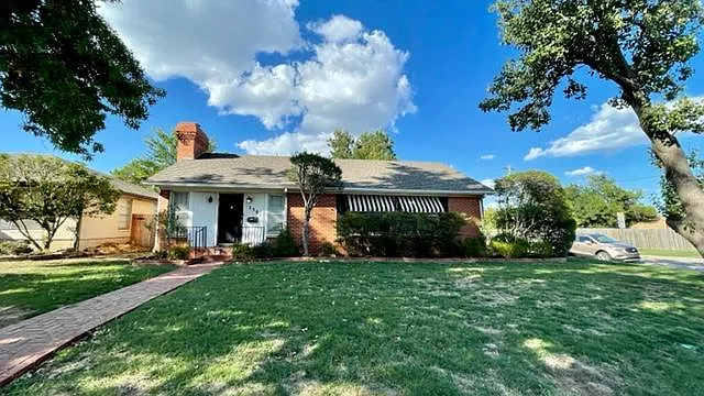 2501 NW 49th Pl