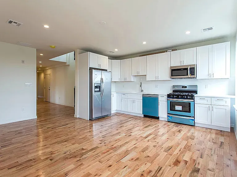 640 North 32nd Street - 1 — Photo 2