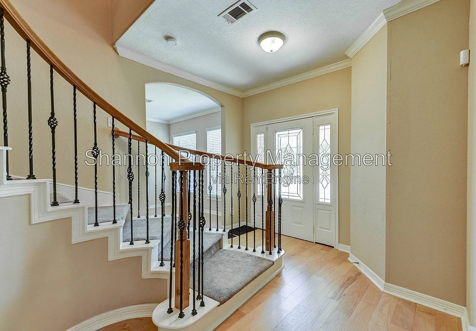 4 bed, 2.5 bath, 2461 sqft, $2,100 — Photo 3