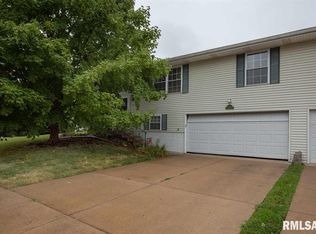 2027 Emerald Dr, Davenport, IA 52804