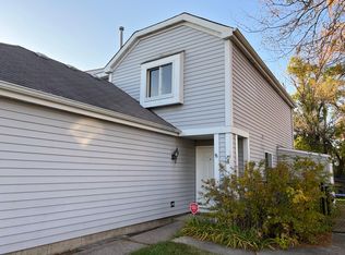 1498 N Pembroke Dr, South Elgin, IL 60177