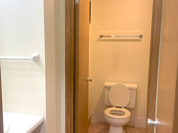 5th image of 318 S Church St #109