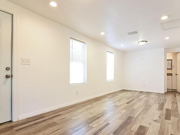 4th image of 804 N Willow Ave #A