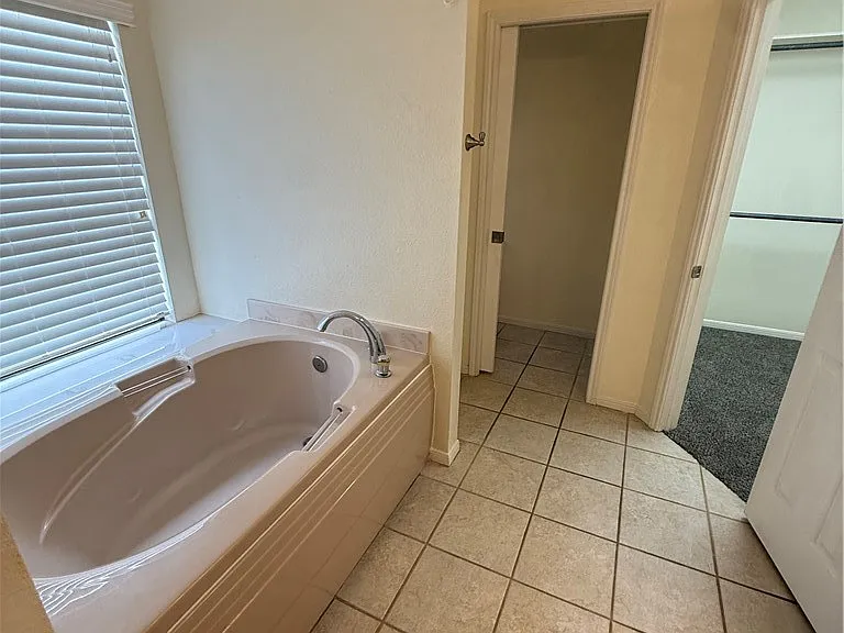 7649 Dallas St — Photo 9