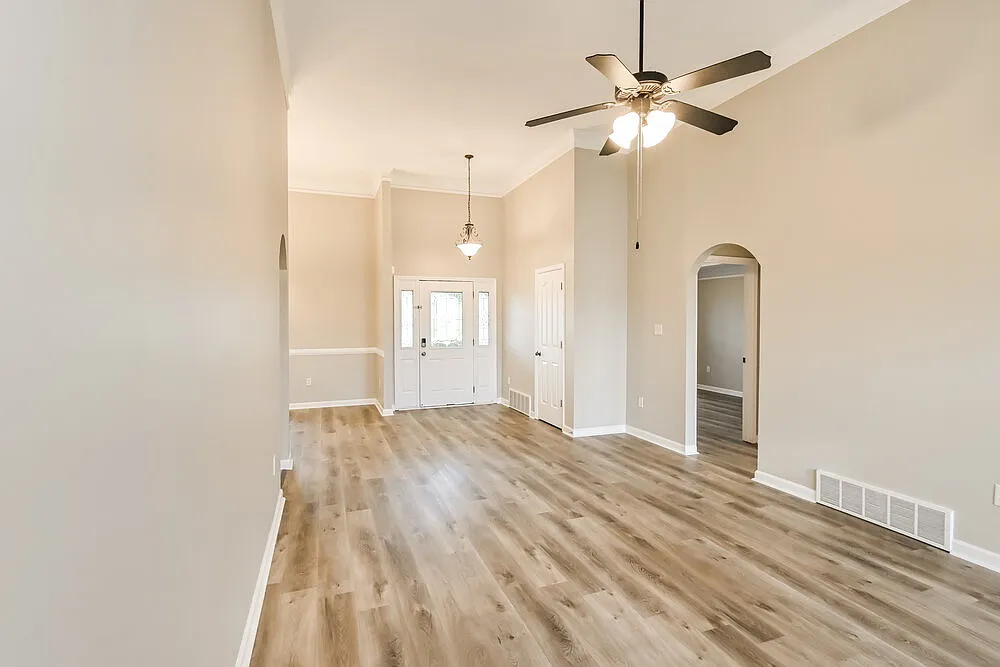 3 bed, 2.5 bath, 2415 sqft, $2,650 — Photo 3