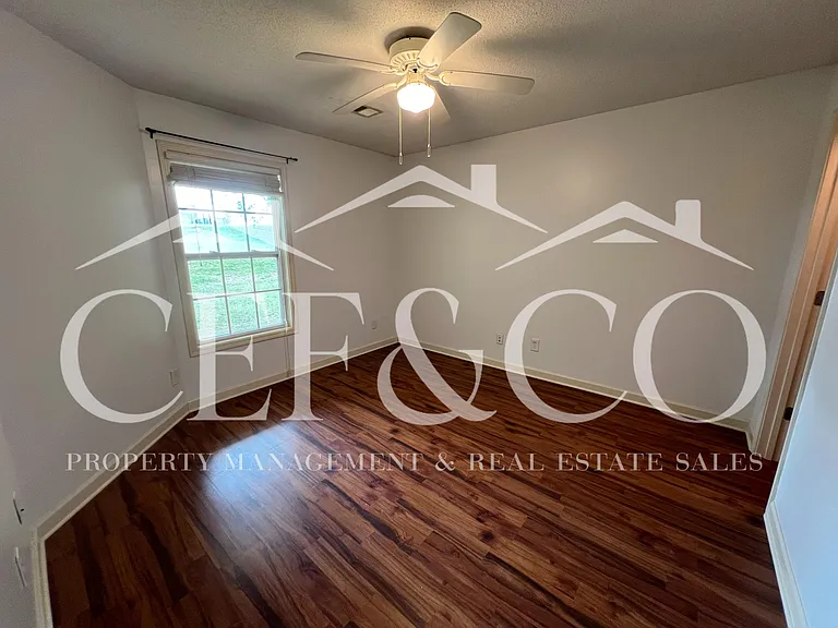527 Victoria Manor Dr — Photo 12