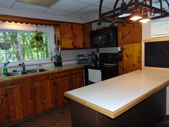 2nd image of 6 Mountain Ln