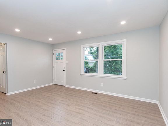 5th image of 902 Excelsior Ave