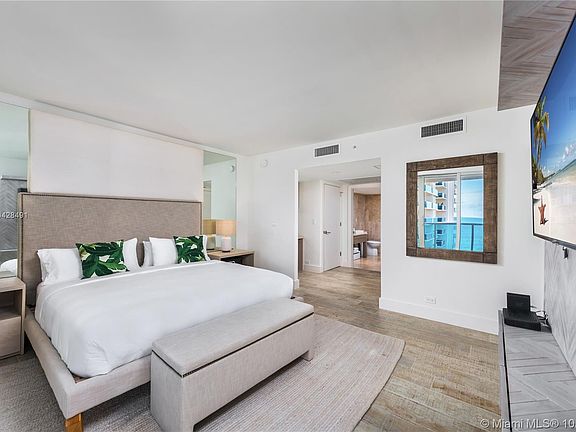5th image of 102 24th St APT 1122