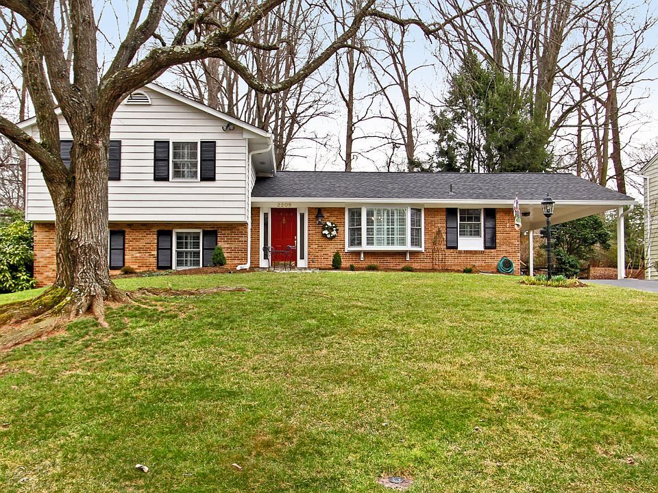 1st image of 2209 Abbotsford Dr