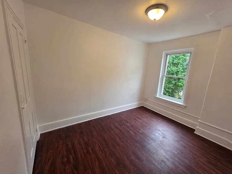 916 N Spruce St — Photo 13