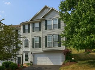 609 Village Green Blvd E, Mars, PA 16046