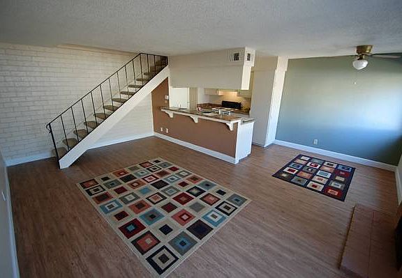 5th image of 3947 Queenston Ct APT 1
